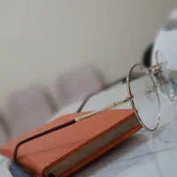 فروش یک عدد میز مناسب ناخن. تحریر و کار