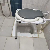 توالت فرنگی اسانا همراه باقیف سیلکویی در حد نو