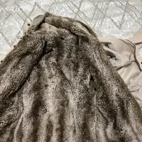 پالتو|لباس|شاهین‌شهر, شهرک گلدیس|دیوار