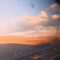 راننده متعهد خانم با ماشین در الوند