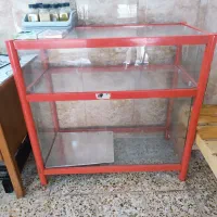 ویترین شیشه ای