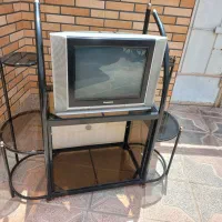 تلویزیون با میز حافظ کار