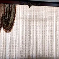 پرده حریر با دوعدد کناری درحدنونوشیک بامیل کامل