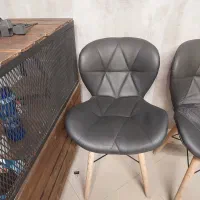 صندلی چرم پایه چوبی و صندلی گردان