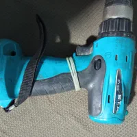 دریل معمولی و‌دریل شارژی و چند تیکه ابزار