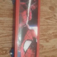 اسکیت برد قرمز رنگ در حدنو