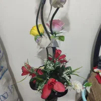 گلدان به همراه گل مصنوعی