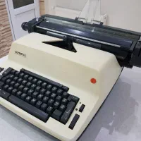 دستگاه تایپ قدیمی المپیا ساخت کشور آلمان.