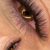 اکستنشن مژه اصفهان کلاسیک، اسپایکی، والیوم
