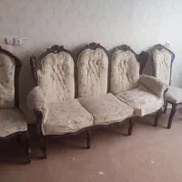 وسایل چوبی شامل مبل وکمدمیز نهار خوری وویترین