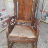 صندلی تکی ویلایی و باغچه