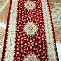 قالیچه راهرویی ۹متری  قرمز رنگ،طول ۶ متر عرض ۱ونیم