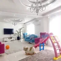 اپارتمان ۱۳۰ متری/تک واحدی/بر خیابان/طبقه۱