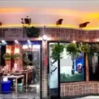 میزبان رستوران خانم آقا