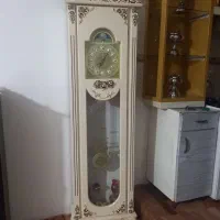 ساعت ایستاده و میز تلفن