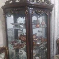 ویترین با چوب محکم و شیشه