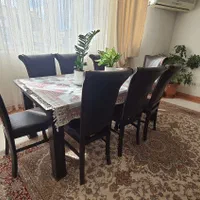 میزنهارخوری ۸نفره و۸عدد صندلی چرمی کاملاً سالم|میز و صندلی غذاخوری|کرج, اتحاد|دیوار