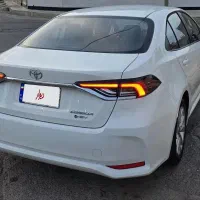 تویوتا کرولا هیبرید الیت ۱۸۰۰