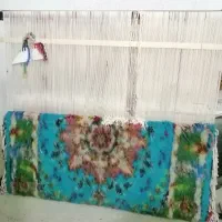 دار قالی حدودا 2 متر در 1 متر