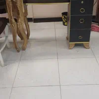دو عدد میز ناخن.چتر سایبان.میزناهارخوری.کتابخانه