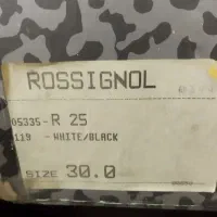 چوب اسکی و کفش و باتوم