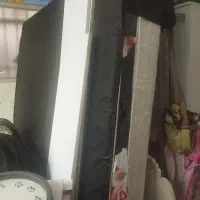 تخت خواب دونفره  همراه با کمد و آینه و کشو