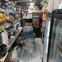 کارگر ساده در دکه ..جای خواب نهار شام