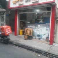 پیک موتوری فست فود به همراه موتور