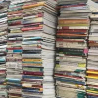 خریدار کتاب و کارتن