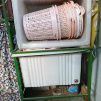 دو عدد وان با پایه و یک ترازو