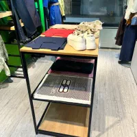 پیشخوان و میز وسط