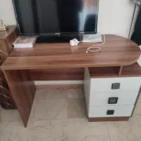 میز تحریر با ۳ کشو و ریل ساچمه ای