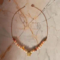 گردنبند پروانه ، مروارید و مهره ی موون استون
