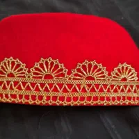 کلاه پنجه مرغی و پنجره