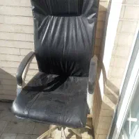 صندلی چرمی  جک دار سالم مطابق عکس