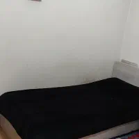 فروش تخت یک‌نفره با تشک، تمیز و سالم