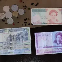 تعدادی سکه و اسکناس قدیمی و سکه خارجی