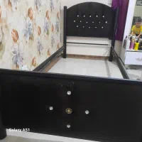 تخت مخمل فلزی