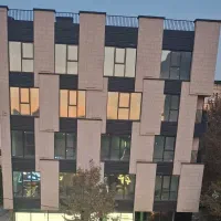 ۱۵۰ متر اداری سه‌خواب با دو پارکینگ و لابی دائم