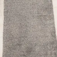 یک تخته فرش دست باف وموکت