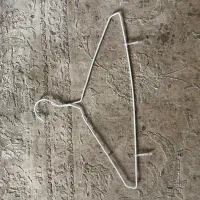 چوب رختی سفید تمیز وسالم فقط ۲۰۰۰ت