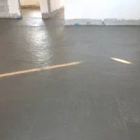 یکنفر کارگر سیمان و یکنفر راننده