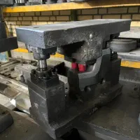 کارگر صنعتی  پرسکار