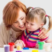 نیازمند پرستار کودک شبانه روزی