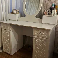 میز و آینه آرایشی