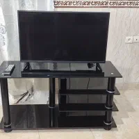 تعدادی تلویزیون ال ای دی و میز تلوزیون