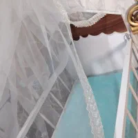 تخت کنار مادر