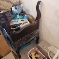 کمد ایستاده و بوفه و پاتختی و آیینه و شمعدانی