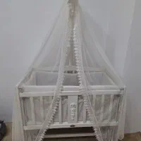 تخت وگهواره کنار تخت مادر