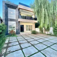 ویلا-تریبلکس-نمامدرن-استخرداخلی-با-روف-گاردن